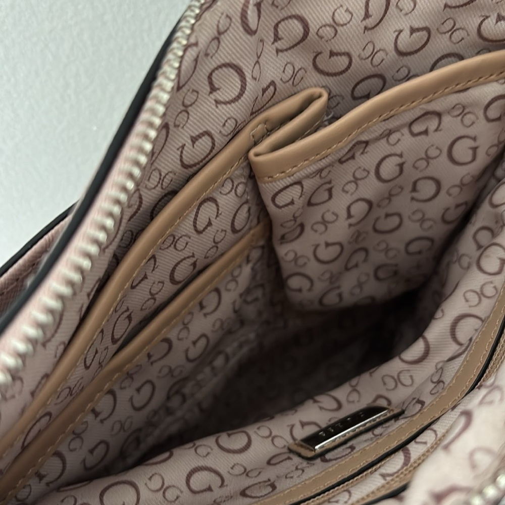 GUESS Taupe and Silver Crossbody Bag NWOT - Picture 4 of 7